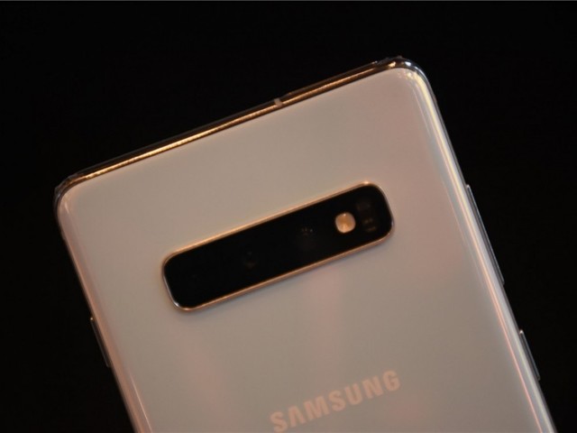 三星Galaxy S10推送系统更新：正式支持25W快充和超级夜景模式 